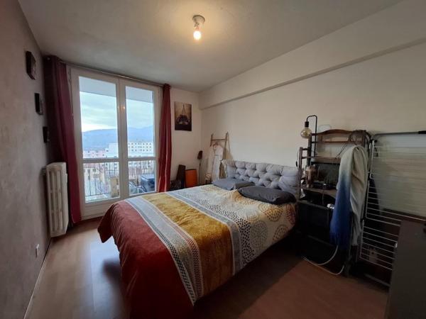 Appartement lumineux avec balcon et vue montagnes