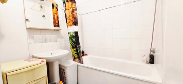 Appartement Etampes 2 pièce(s) vendu loué 711 € hors charges avec jardin et une place de stationnement.