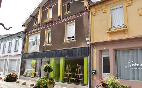 Immeuble à vendre    6 pièces •  Hagetmau