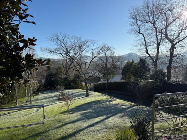 ASCAIN Superbe maison familiale rénovée avec vue montagne