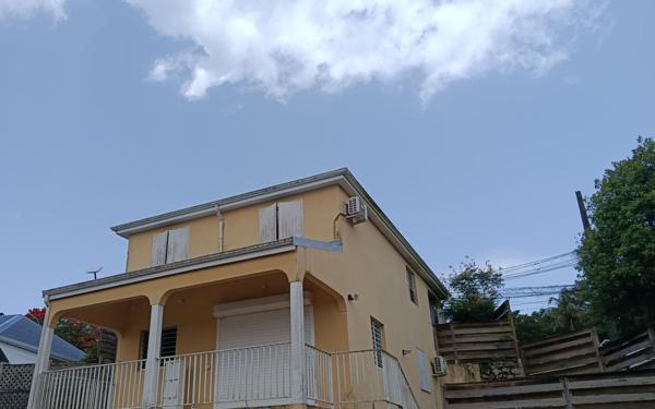 Maison à vendre    6 pièces •  Le Gosier