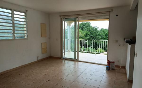 Maison à vendre    6 pièces •  Le Gosier