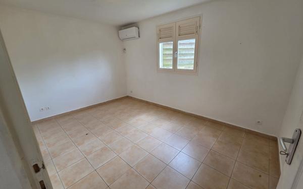Maison à vendre    6 pièces •  Le Gosier