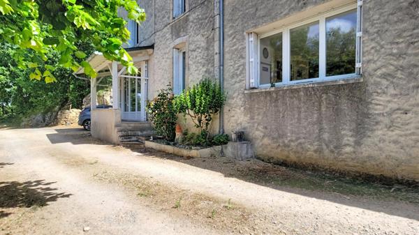 CHAUVIGNY (86)  Propriété composée de deux maisons sur environ 3,5 hectares