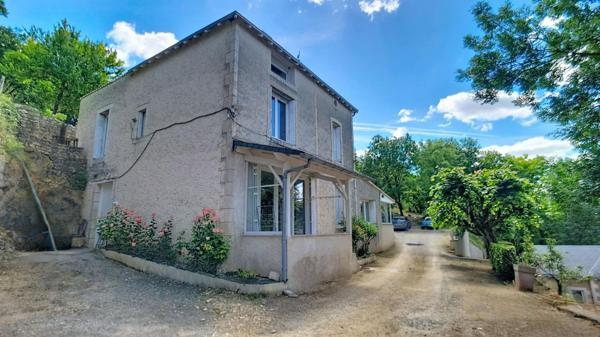CHAUVIGNY (86)  Propriété composée de deux maisons sur environ 3,5 hectares