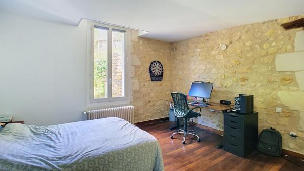 CHAUVIGNY (86)  Propriété composée de deux maisons sur environ 3,5 hectares
