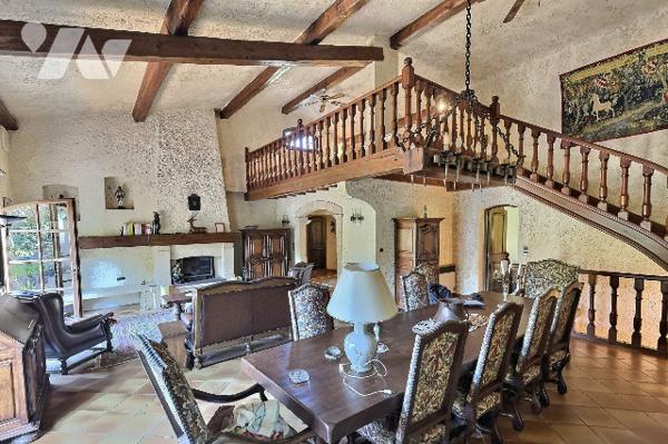 Villa 300 m² à rénover –  Valbonne / Sophia