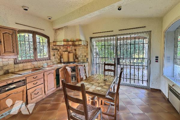 Villa 300 m² à rénover –  Valbonne / Sophia