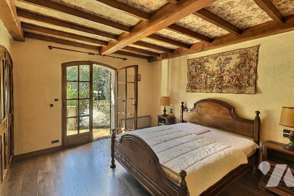 Villa 300 m² à rénover –  Valbonne / Sophia