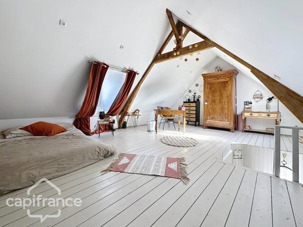 AGREABLE MAISON DE VILLE – CHARME DE L’ANCIEN – EMPLACEMENT RECHERCHÉ