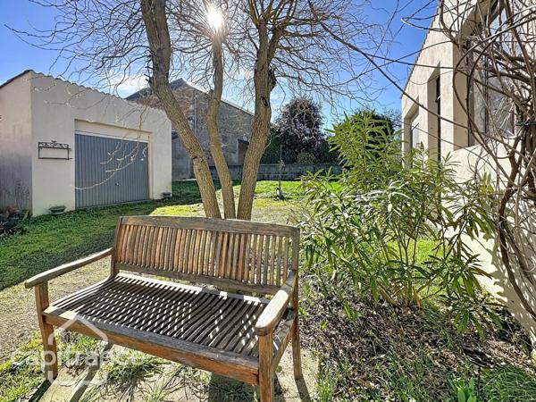 AGREABLE MAISON DE VILLE – CHARME DE L’ANCIEN – EMPLACEMENT RECHERCHÉ