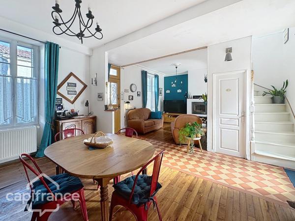 AGREABLE MAISON DE VILLE – CHARME DE L’ANCIEN – EMPLACEMENT RECHERCHÉ