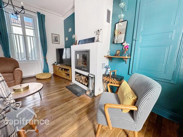 AGREABLE MAISON DE VILLE – CHARME DE L’ANCIEN – EMPLACEMENT RECHERCHÉ