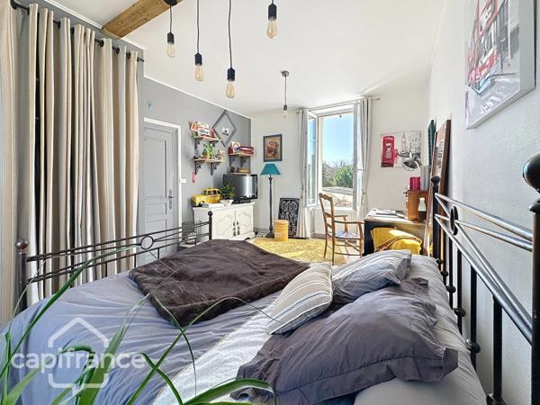 AGREABLE MAISON DE VILLE – CHARME DE L’ANCIEN – EMPLACEMENT RECHERCHÉ