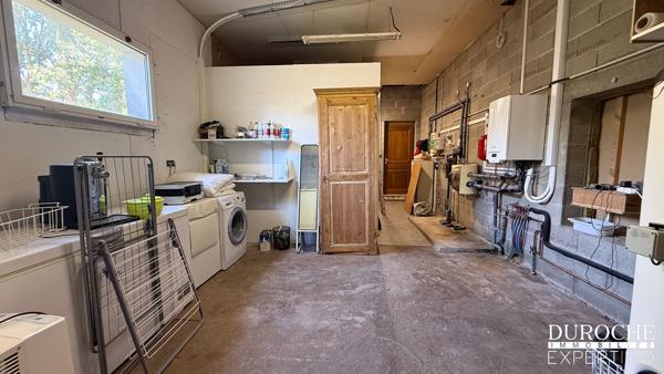 Piolenc, quartier résidentiel, maison de plain-pied avec piscine et dépendances sur parcelle de plus de 2500m