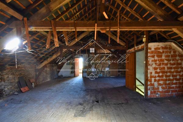 COMBLES À AMÉNAGER – 109,18 m² – Lanobre (15)
