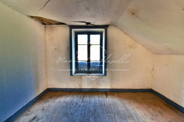 COMBLES À AMÉNAGER – 109,18 m² – Lanobre (15)