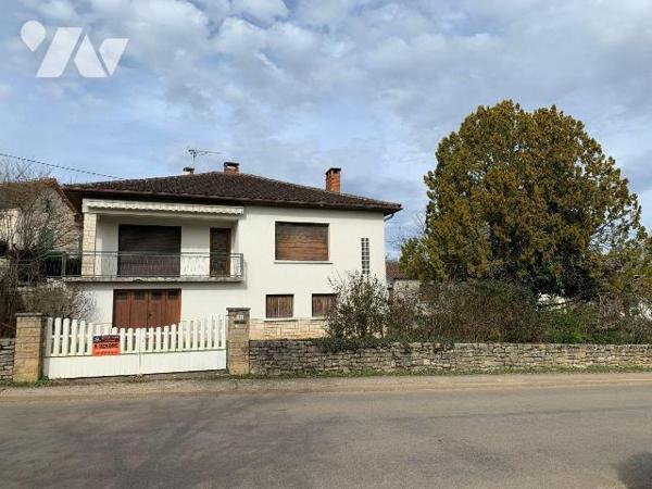 A VENDRE - A LIMOGNE-EN-QUERCY (46260 - LOT) Belle maison des années 60 située à deux pas du ce...