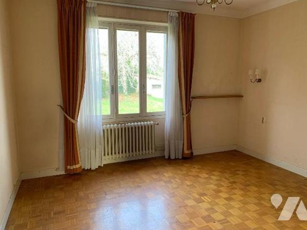 A VENDRE - A LIMOGNE-EN-QUERCY (46260 - LOT) Belle maison des années 60 située à deux pas du ce...