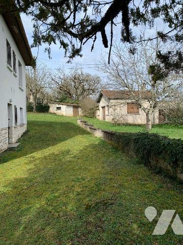 A VENDRE - A LIMOGNE-EN-QUERCY (46260 - LOT) Belle maison des années 60 située à deux pas du ce...