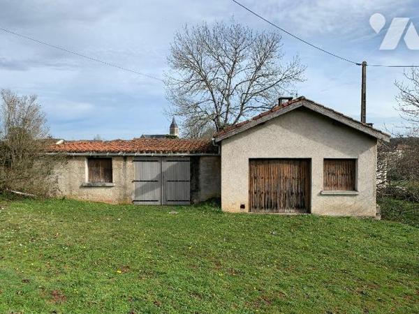 A VENDRE - A LIMOGNE-EN-QUERCY (46260 - LOT) Belle maison des années 60 située à deux pas du ce...