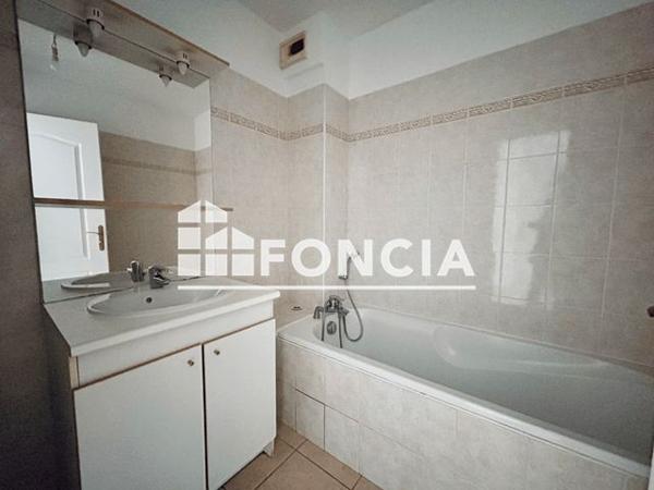 Location Appartement 3 pièces 65.57 m² - 10 AV.1ERE DIVISION BROSSET Hyeres 83400