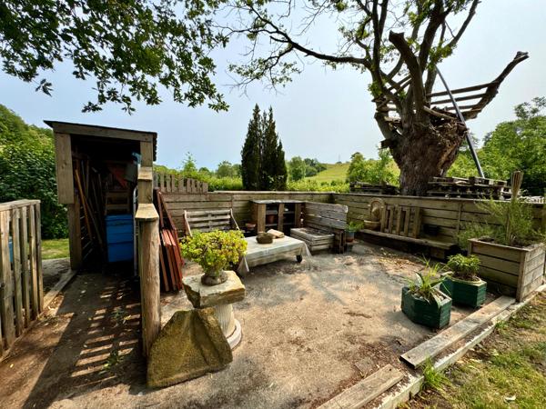 Terrain de loisirs de 4100m2 avec étang et bâtiment