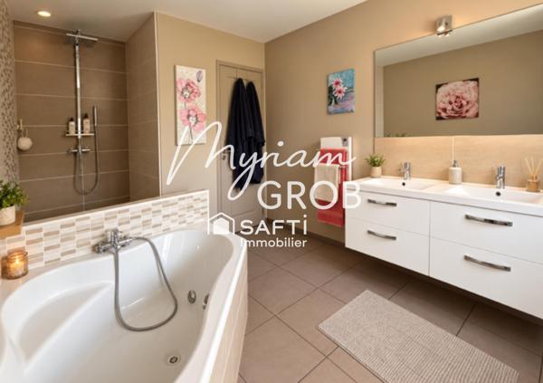 Maison récente avec de beaux volumes – 3 Chambres –  125 m2  – Piscine