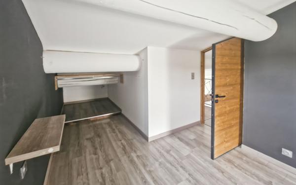 Maison à vendre    3 pièces • 92,99 m2 Villeneuve