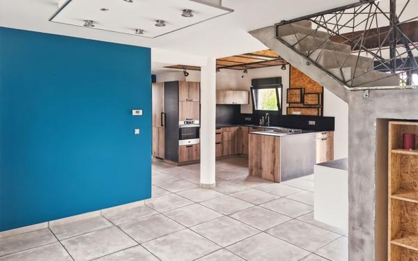 Maison à vendre    3 pièces • 92,99 m2 Villeneuve