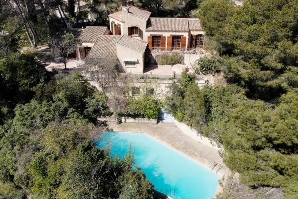 MARTIGUES - Belle propriété: Maison T8,  200m²/3356m² avec vue panoramique sur lEtang de Berre