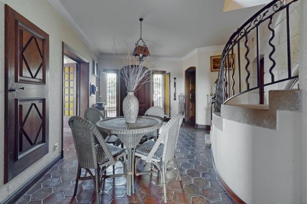 MARTIGUES - Belle propriété: Maison T8,  200m²/3356m² avec vue panoramique sur lEtang de Berre