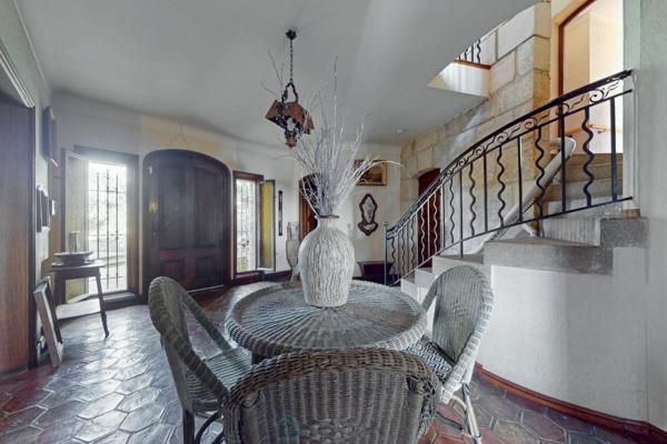 MARTIGUES - Belle propriété: Maison T8,  200m²/3356m² avec vue panoramique sur lEtang de Berre