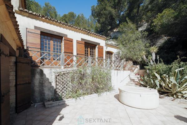 MARTIGUES - Belle propriété: Maison T8,  200m²/3356m² avec vue panoramique sur lEtang de Berre