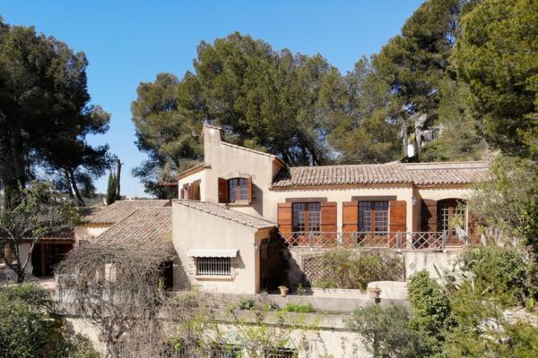 MARTIGUES - Belle propriété: Maison T8,  200m²/3356m² avec vue panoramique sur lEtang de Berre