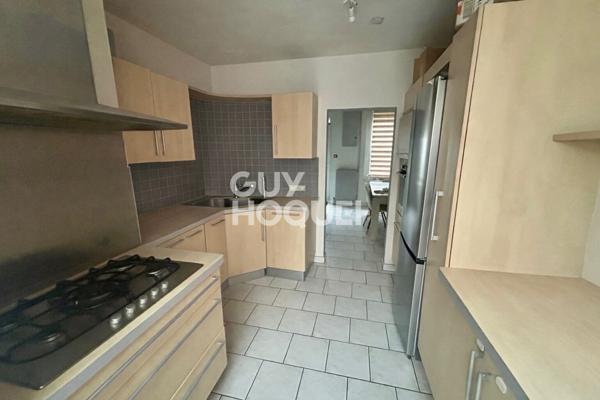 A VENDRE à CALAIS - Maison semi-mitoyenne - 2 chambres - Cour.