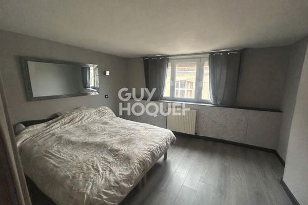 A VENDRE à CALAIS - Maison semi-mitoyenne - 2 chambres - Cour.