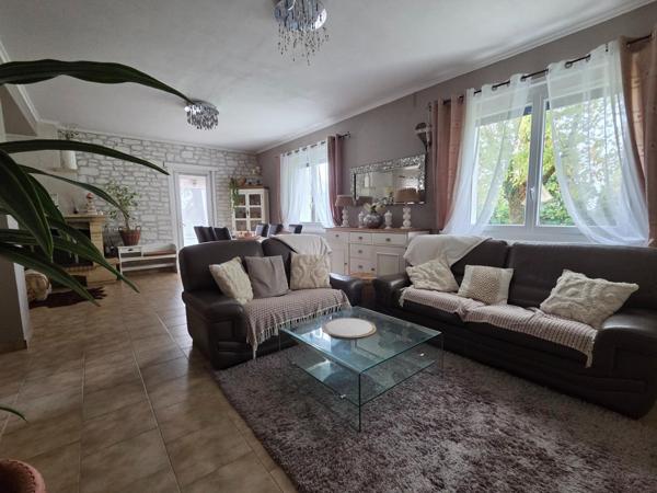 Maison à SAINT-JEAN-D'ANGELY, 17400 - 6 pièces 165m²