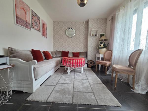 Maison à SAINT-JEAN-D'ANGELY, 17400 - 6 pièces 165m²