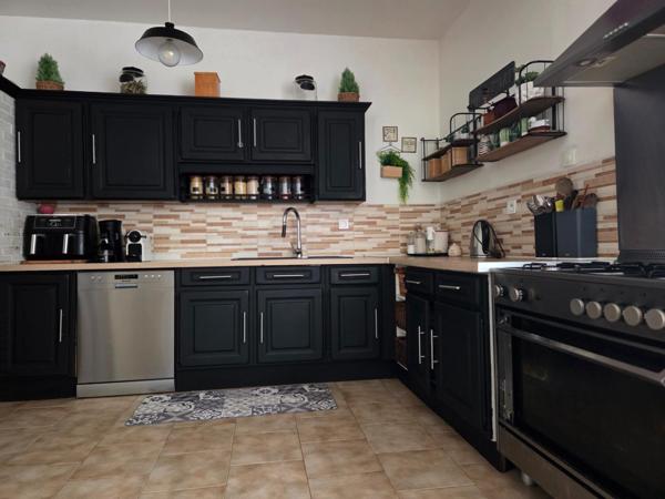 Maison à SAINT-JEAN-D'ANGELY, 17400 - 6 pièces 165m²