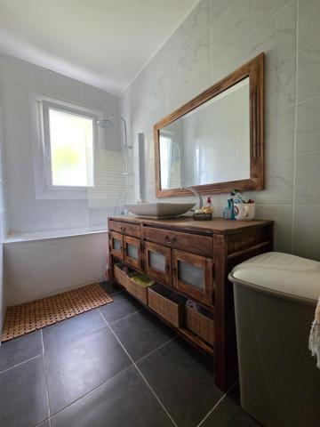 Maison à SAINT-JEAN-D'ANGELY, 17400 - 6 pièces 165m²