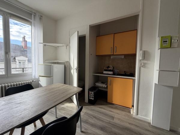 Appartement à louer 335 € CC CHATEAUROUX 1 pièce 19 m² DPE E