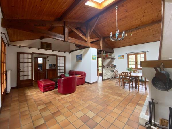 Fargues-Saint-Hilaire – Belle maison à moderniser sur grande parcelle arborée