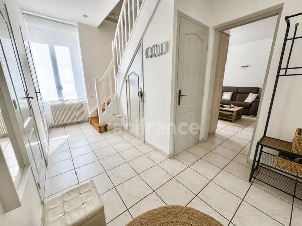ROANNE – Maison 123 m2 sur 500 m2 de TERRAIN - jardin - 3 chambres, TERRASSE et 3 GARAGES !
