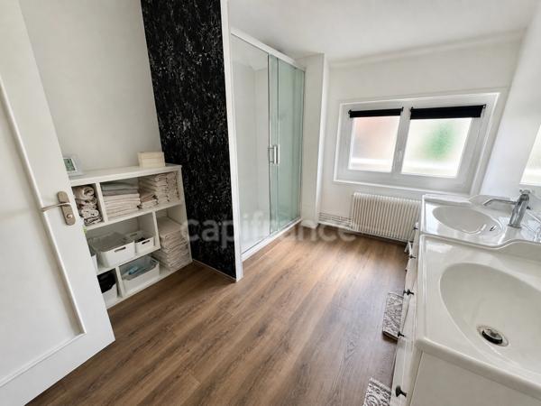 ROANNE – Maison 123 m2 sur 500 m2 de TERRAIN - jardin - 3 chambres, TERRASSE et 3 GARAGES !