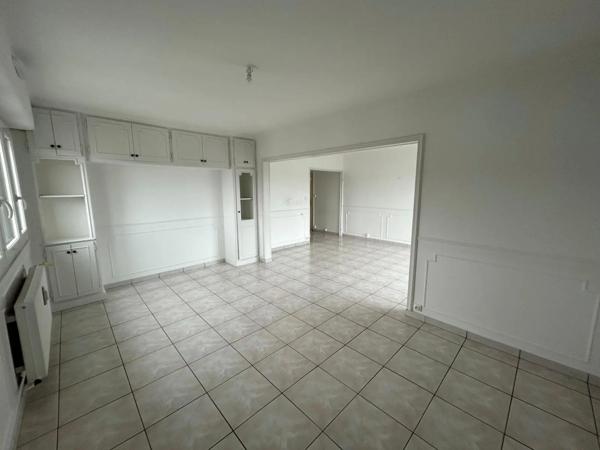 Appartement à louer 5 pièces 94.5m²
