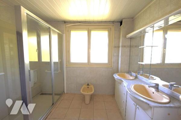 Maison T4 plus sous-sol total et terrain attenant