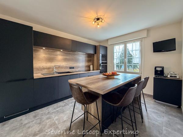 Plescop (56890) Belle familiale sans travaux aux volumes généreux : 242m² au sol dont le sous-sol de 90m²