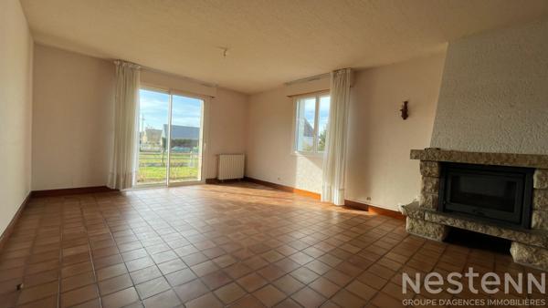 A vendre à ERDEVEN : maison à l'architecture néo bretonne offrant de grands volumes non loin du bourg