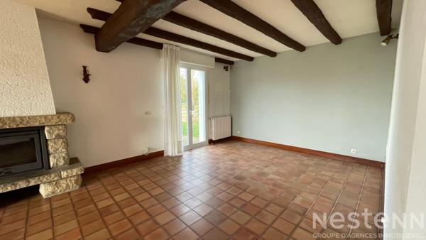 A vendre à ERDEVEN : maison à l'architecture néo bretonne offrant de grands volumes non loin du bourg